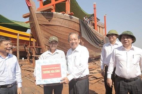 Phó Thủ tướng Thường trực Chính phủ thăm ngư dân Quảng Bình bị thiệt hại do sự cố môi trường - ảnh 3